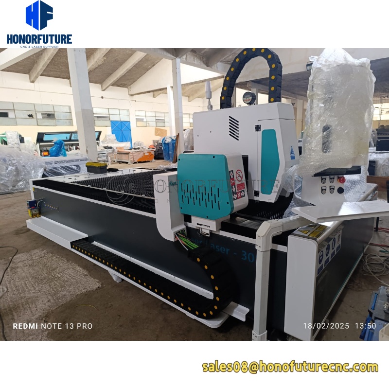 最高品質のファイバーレーザー切断機 3015 1313 15 - Quality Industrial Laser Cutting のレビューと価格
