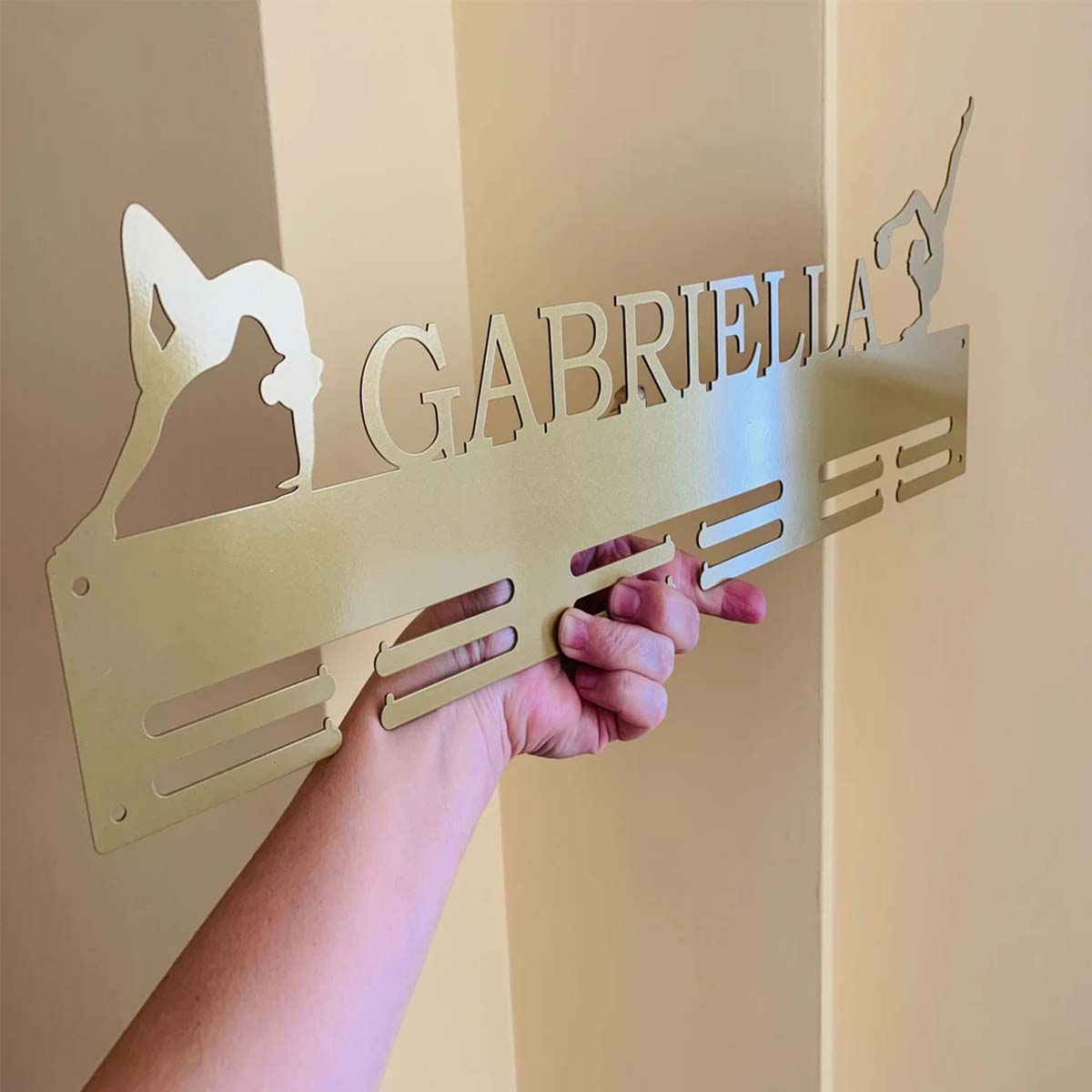 カスタムマラソンスポーツメタルメダルディスプレイラック、バレ - Industrial Laser Power のレビューと価格