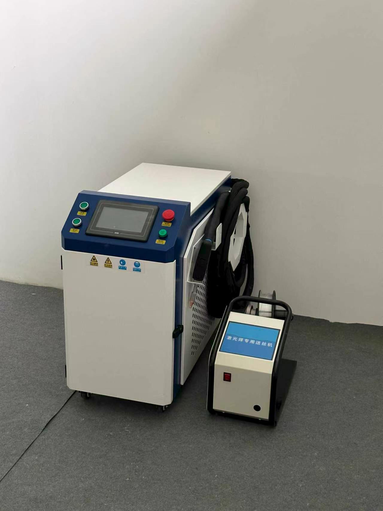 新型水冷式ハンドヘルドステンレス鋼ファイバーレーザー溶接機（ - Handheld Laser Welding Machine のレビューと価格
