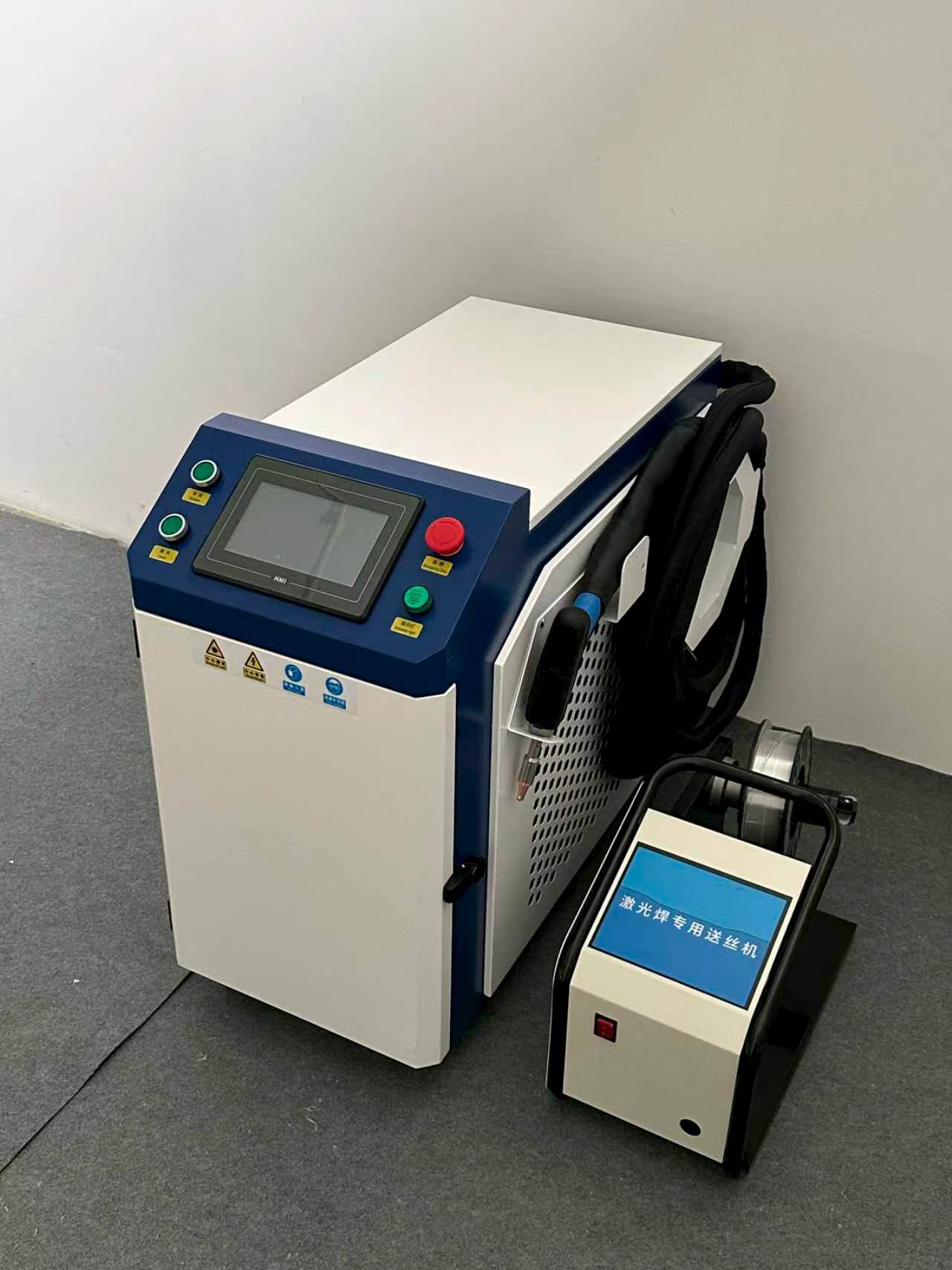 新型水冷式ハンドヘルドステンレス鋼ファイバーレーザー溶接機（ - Handheld Laser Welding Machine のレビューと価格